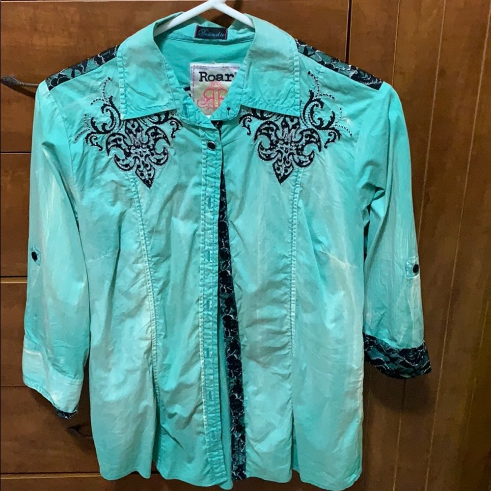 ROAR teal button up!